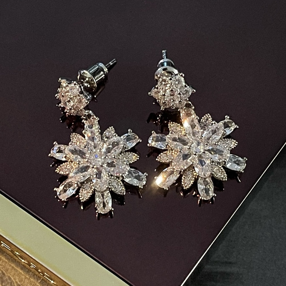 ✨Dazzling Rhinestones Floral Stud Earrings